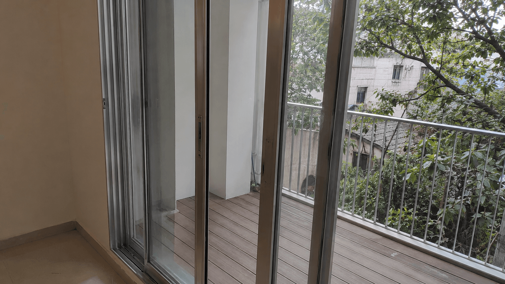 Anodised finish for aluminium doors and windows