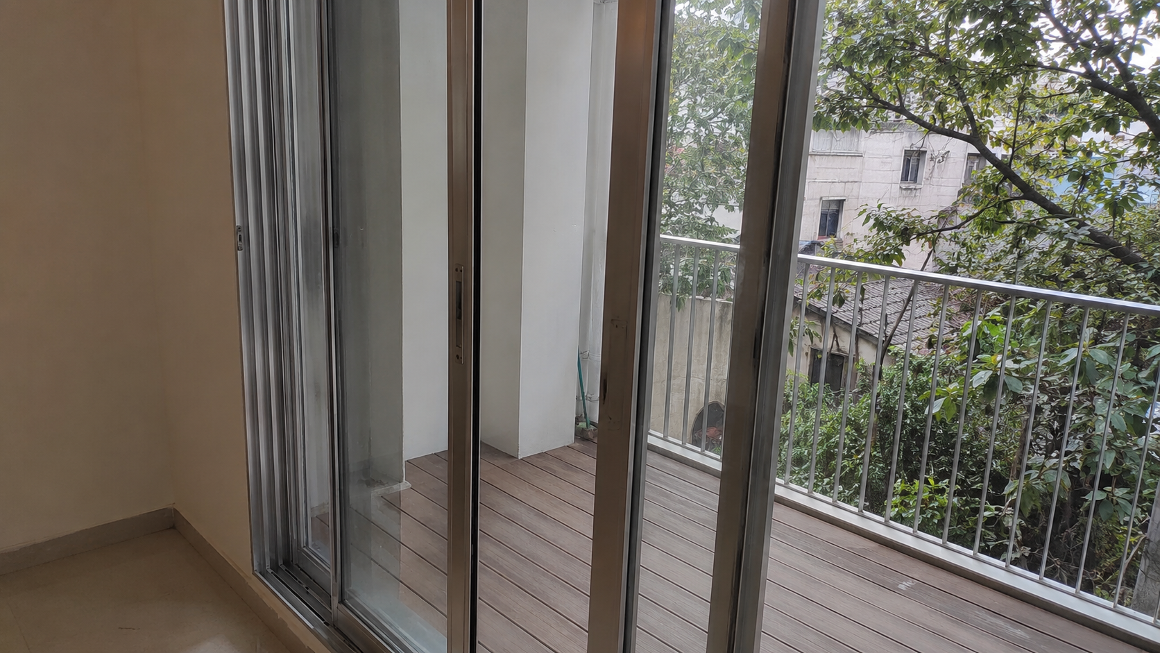 Anodised finish for aluminium doors and windows